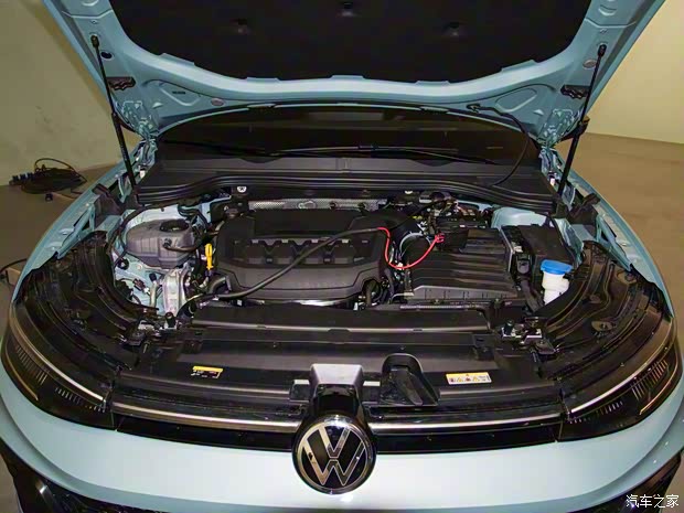 上汽大众 帕萨特 2025款 Pro 380TSI 星空龙尊版 上汽大众 帕萨特 2025款 Pro 380TSI 星空龙尊版