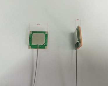 25×25有源内置天线，尺寸小、厚度薄便于安装